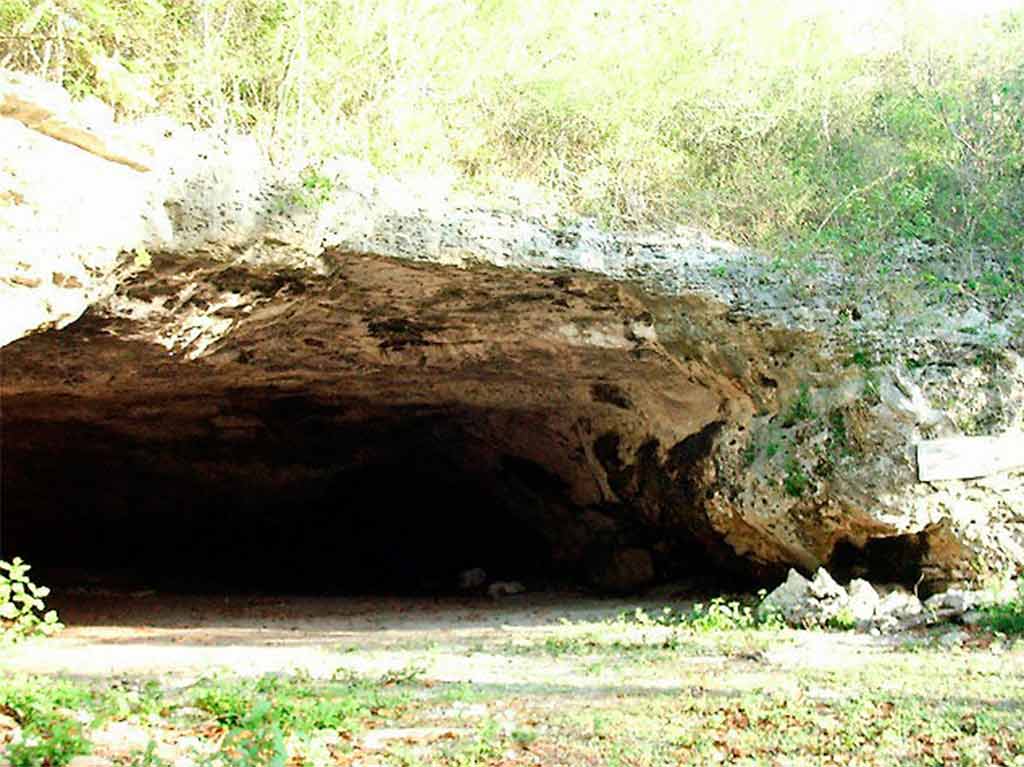 Isla de la Juventud Cueva Punta del Este 1