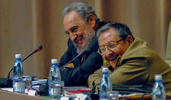 Fidel y Raúl. Foto: Ismael Francisco (archivo)/ Cubadebate. Fidel y Raúl. Foto: Ismael Francisco (archivo)/ Cubadebate.