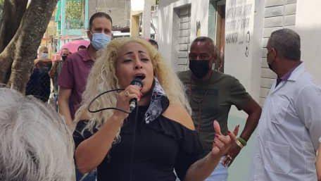 Cantante cubana Osdalgia Cantante cubana Osdalgia
