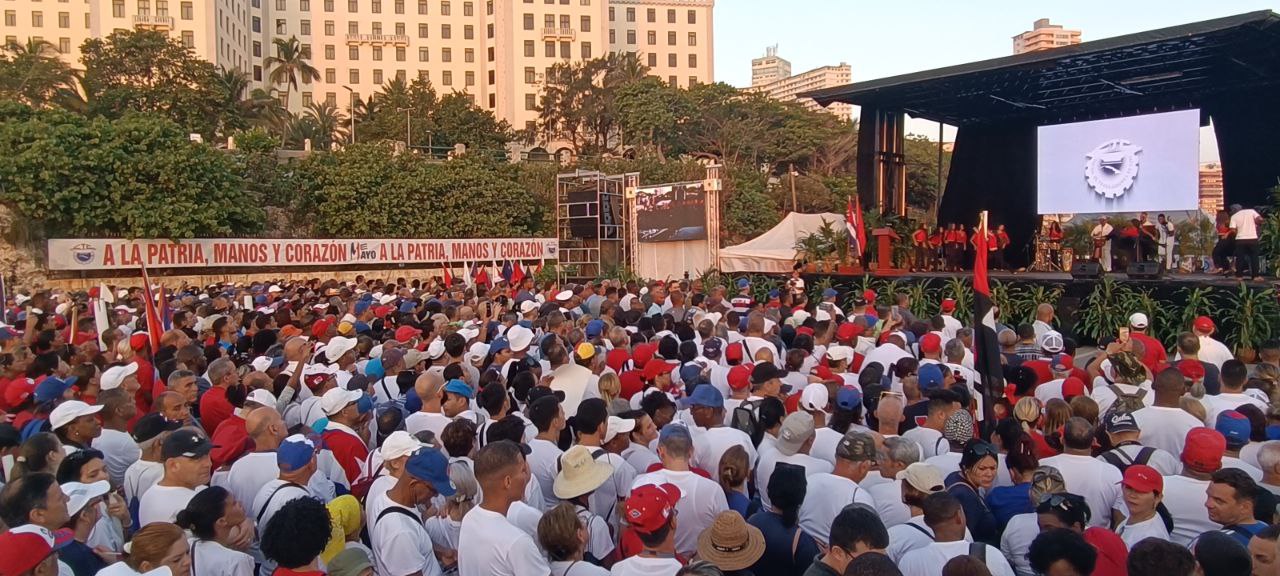 Acto central por el Primero de Mayo en La Habana. Foto: Cubadebate. Acto central por el Primero de Mayo en La Habana. Foto: Cubadebate.