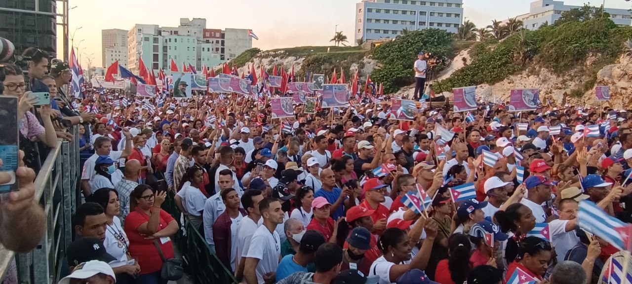 Acto central por el Primero de Mayo en La Habana. Foto: Cubadebate. Acto central por el Primero de Mayo en La Habana. Foto: Cubadebate.
