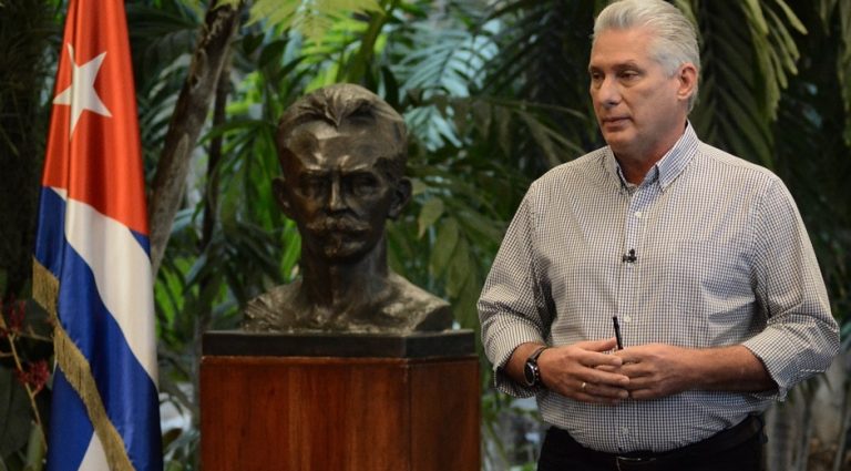 Presidente cubano comparece en televisión nacional. Foto: Estudio Revolución.