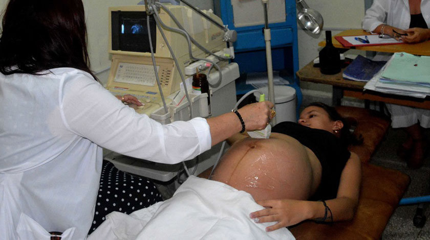 La tasa de mortalidad materna en Cuba, desciende de 40.9 en el 2022 a 38.7 por 100 000 nacidos vivos en el 2023. Foto: ACN La tasa de mortalidad materna en Cuba, desciende de 40.9 en el 2022 a 38.7 por 100 000 nacidos vivos en el 2023. Foto: ACN