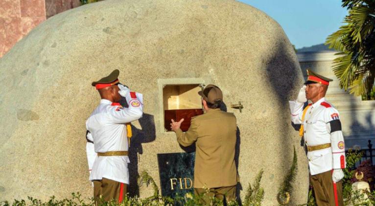 Monolito que guarda los restos de Fidel Monolito que guarda los restos de Fidel