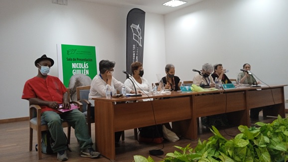 Coloquio sobre el Premio Nacional de Literatura, Luis Álvarez. Foto: Karina Rodríguez Martínez/Cubadebate. Coloquio sobre el Premio Nacional de Literatura, Luis Álvarez. Foto: Karina Rodríguez Martínez/Cubadebate.