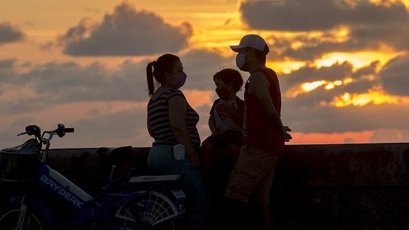 El afecto y la solidaridad como las plataformas y los ejes sobre los que giran las relaciones familiares. Foto: Ismael Francisco/ Cubadebate. El afecto y la solidaridad como las plataformas y los ejes sobre los que giran las relaciones familiares. Foto: Ismael Francisco/ Cubadebate.