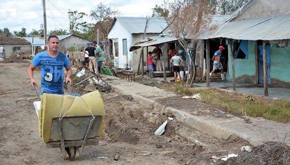 Realizan tareas de recuperación tras el paso de Irma.