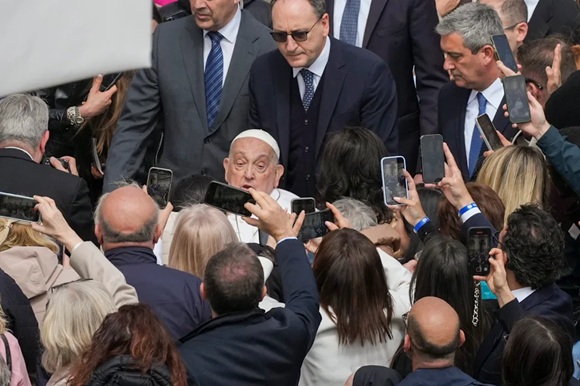 Papa Francisco saluda a más de 20 mil seguidores y les deseó una buena Semana Santa