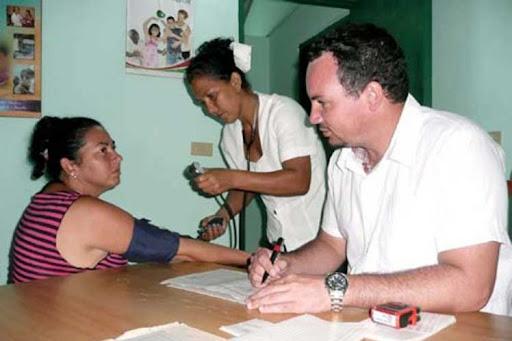 Médicos cubanos