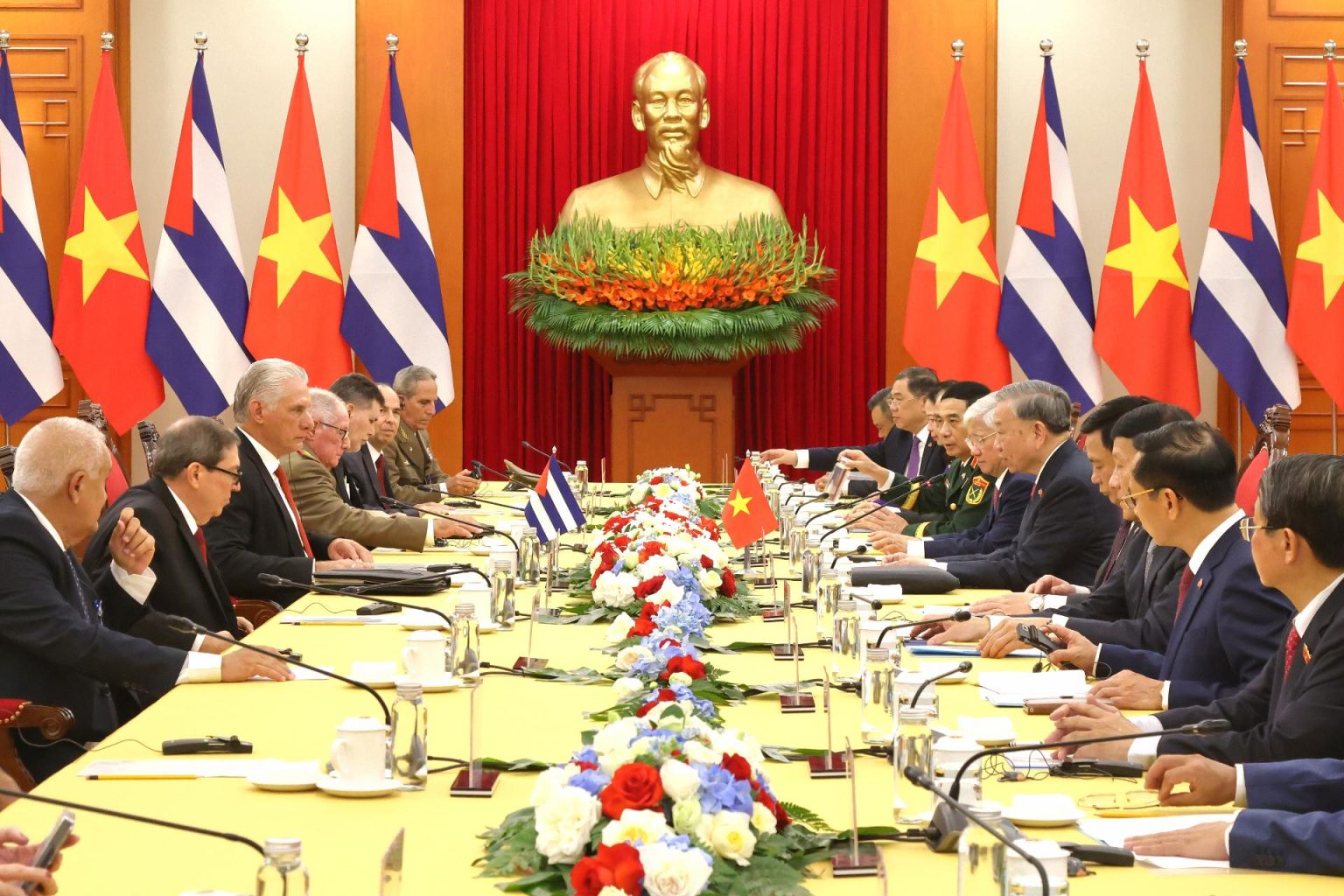 to lam y diaz canel en hanoi 2 1536x1024